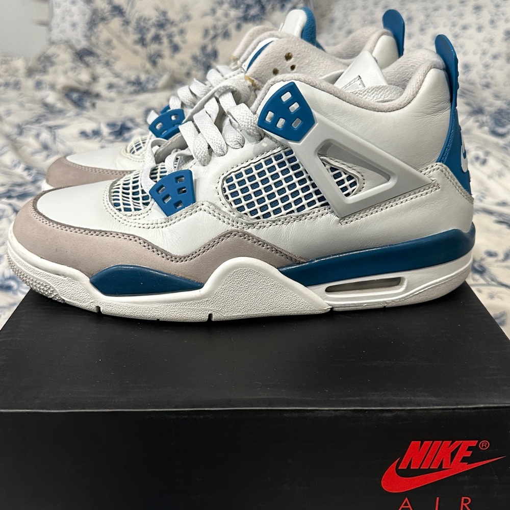 Air Jordan 4 Retro - White and Blue